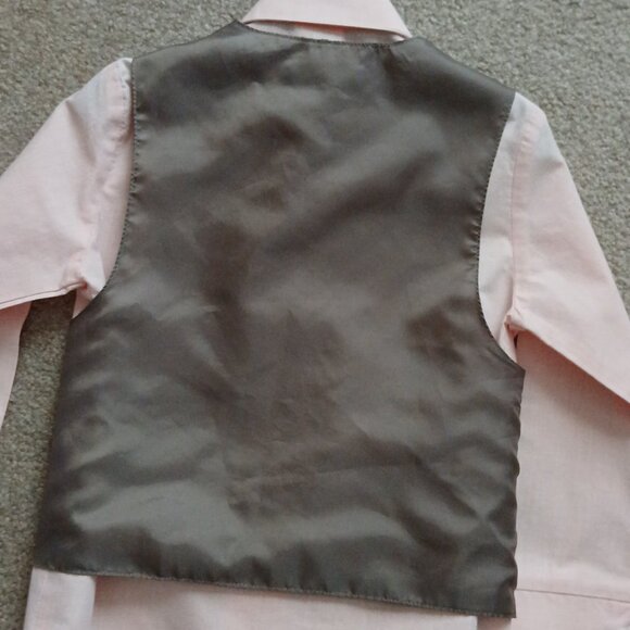 Boys Van Heusen 4 pc Suit - Picture 7 of 7